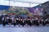 “ΑΦΙΕΡΩΜΑ ΣΤΗΝ ΠΑΡΑΔΟΣΗ", από τα τμήματα παραδοσιακών χορών του Δήμου Πετρούπολης