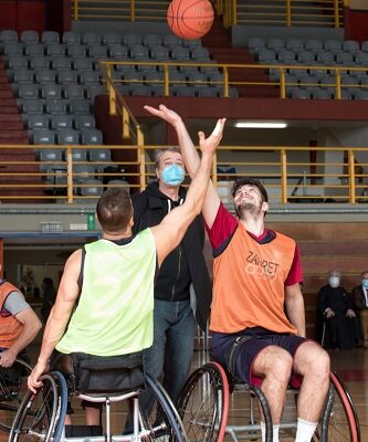 Ο Δήμος Πετρούπολης τίμησε την Παγκόσμια Ημέρα Ατόμων με Αναπηρία βάζοντας «Τρίποντο στον Σεβασμό στη Διαφορετικότητα»