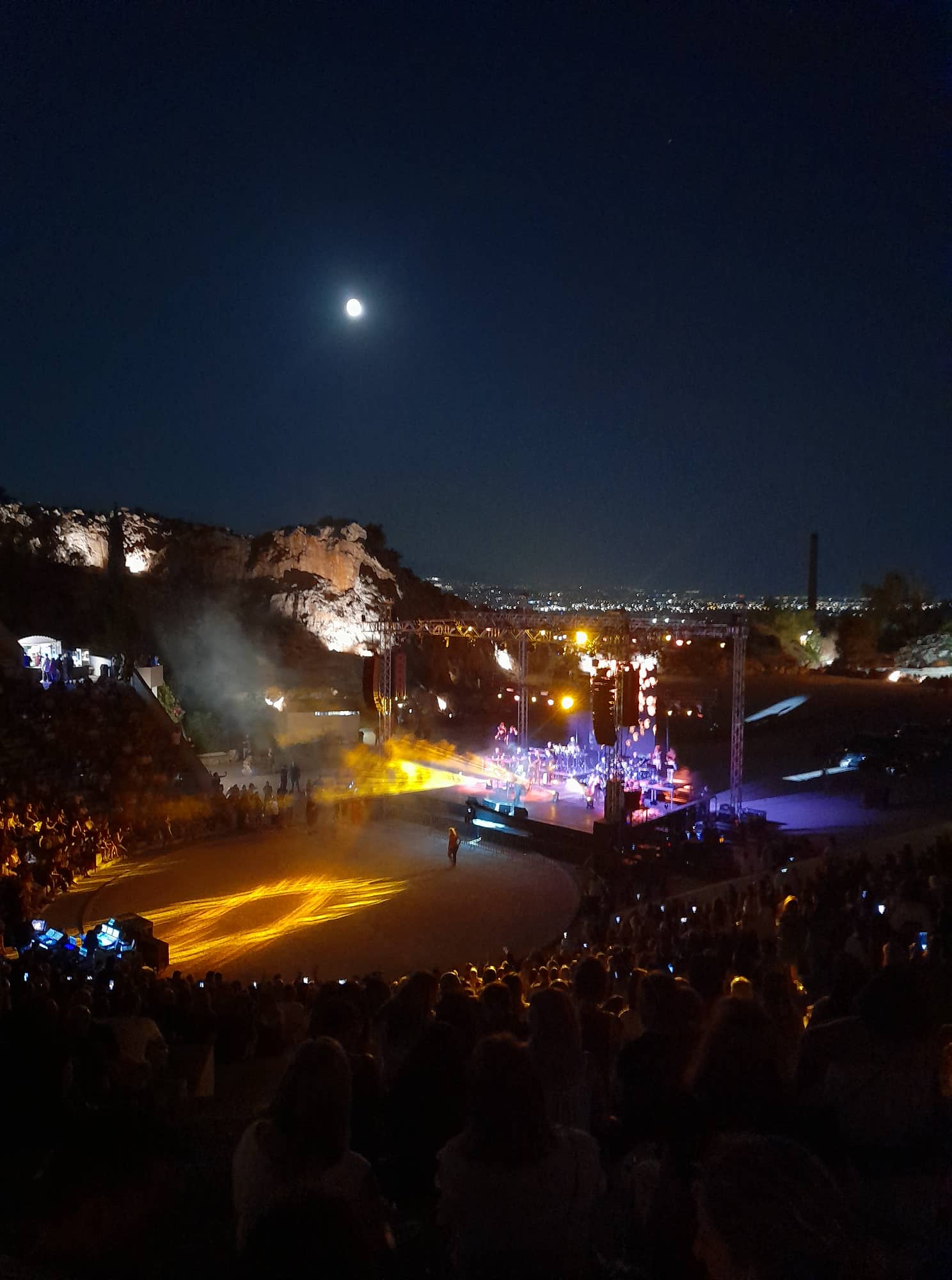 Εξαιρετική η χθεσινοβραδινή συναυλία του Γιώργου Αλκαίου στο Θέατρο Πέτρας.