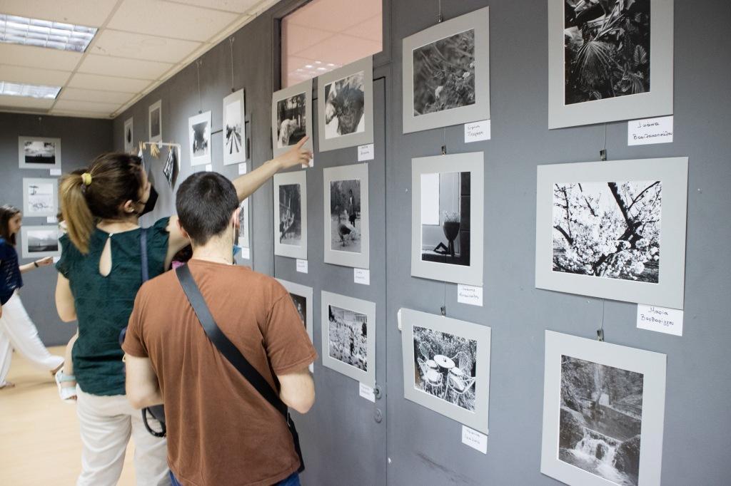 Ολοκληρώθηκε η Έκθεση Φωτογραφίας σε Άσπρο - Μαύρο από το Τμήμα Φωτογραφίας του Δήμου Πετρούπολης.