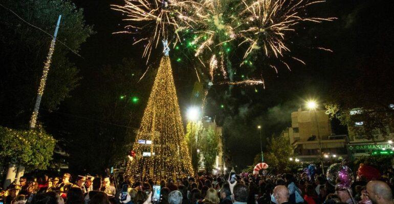 Φωταγωγήθηκε το Χριστουγεννιάτικο Δένδρο του Δήμου Πετρούπολης