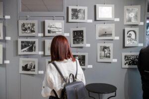 Ολοκληρώθηκε η Έκθεση Φωτογραφίας σε Άσπρο - Μαύρο από το Τμήμα Φωτογραφίας του Δήμου Πετρούπολης