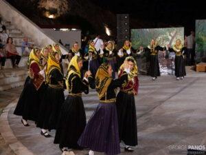 Πραγματοποιήθηκε το «Αφιέρωμα στην Παράδοση» από το Τμήμα Παραδοσιακών χορών του Δήμου Πετρούπολης