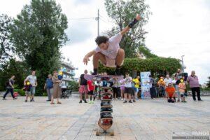 Με επιτυχία πραγματοποιήθηκε η «Επίδειξη Τροχοσανίδας - Skatebord» στον Δήμο Πετρούπολης