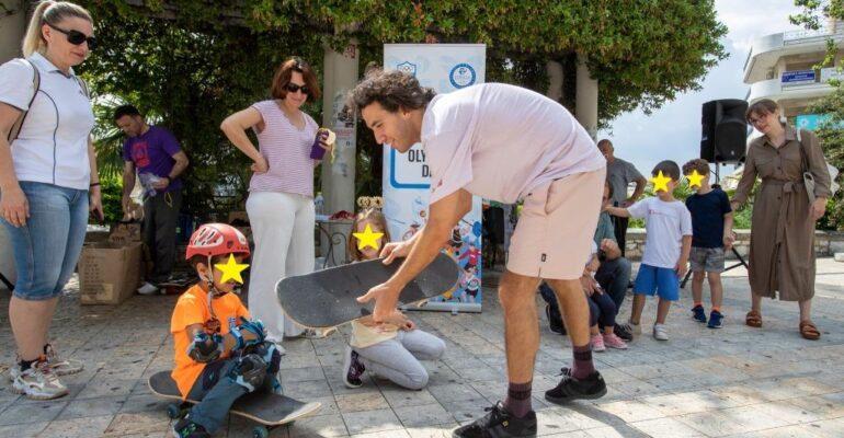 Με επιτυχία πραγματοποιήθηκε η «Επίδειξη Τροχοσανίδας - Skatebord» στον Δήμο Πετρούπολης