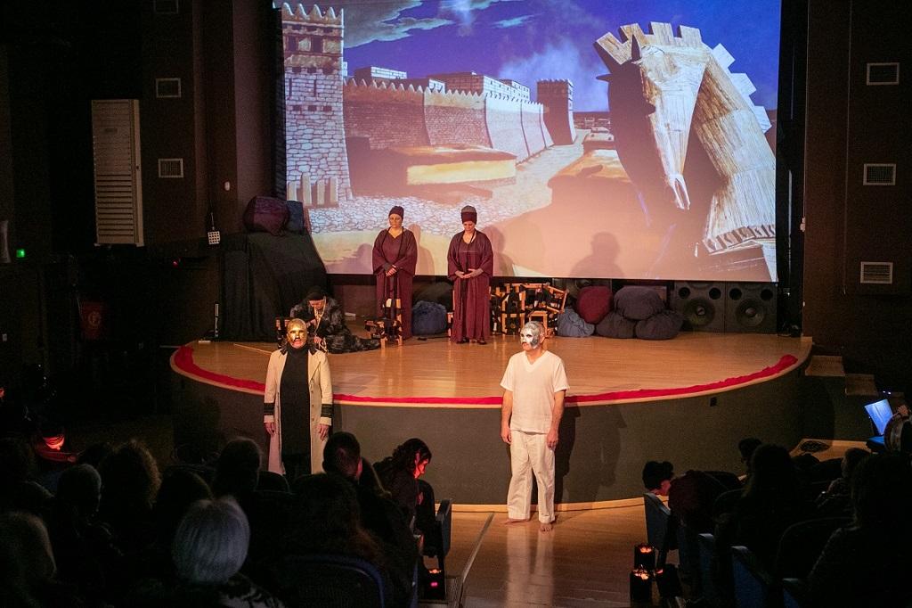 Με τις «Τρωάδες» του Ευριπίδη γιόρτασε ο Δήμος Πετρούπολης την Παγκόσμια Ημέρα Θεάτρου (27/3)