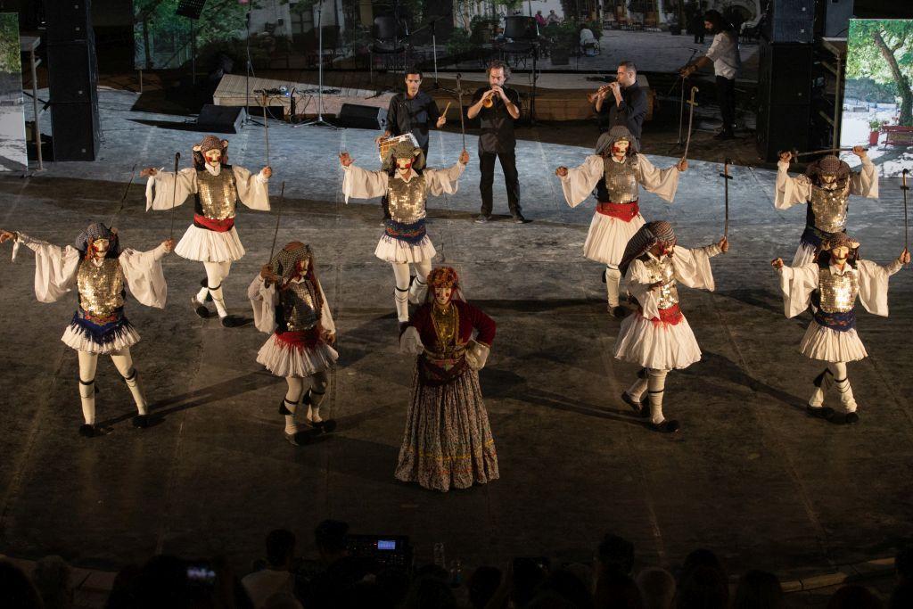 «10ο Συναπάντημα Παραδοσιακών Χορών»: «Αρώματα», σκοποί και χοροί της Μεσογείου στο Θέατρο Πέτρας