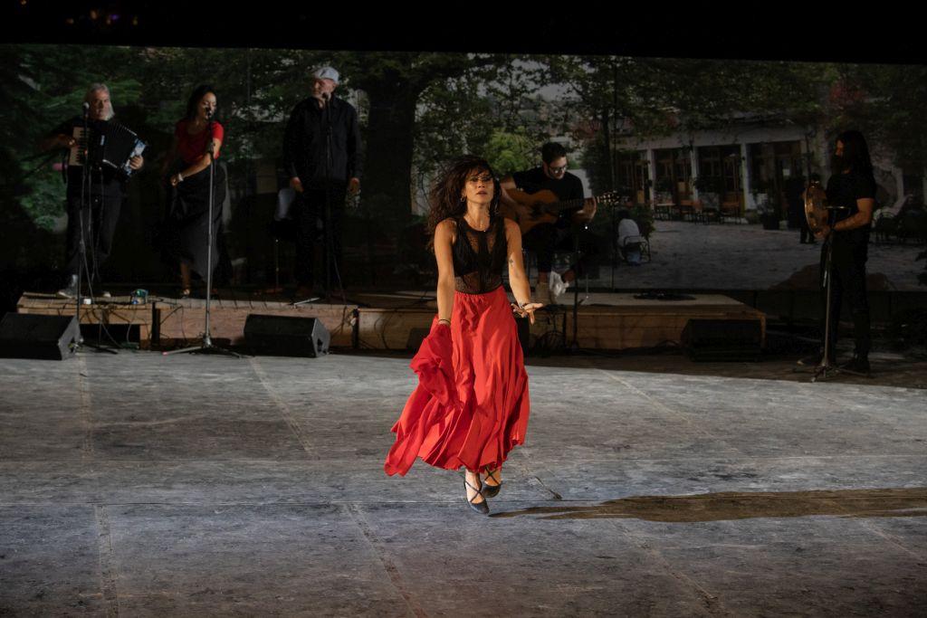 «10ο Συναπάντημα Παραδοσιακών Χορών»: «Αρώματα», σκοποί και χοροί της Μεσογείου στο Θέατρο Πέτρας