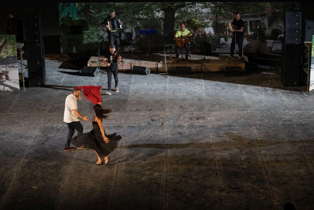 «10ο Συναπάντημα Παραδοσιακών Χορών»: «Αρώματα», σκοποί και χοροί της Μεσογείου στο Θέατρο Πέτρας