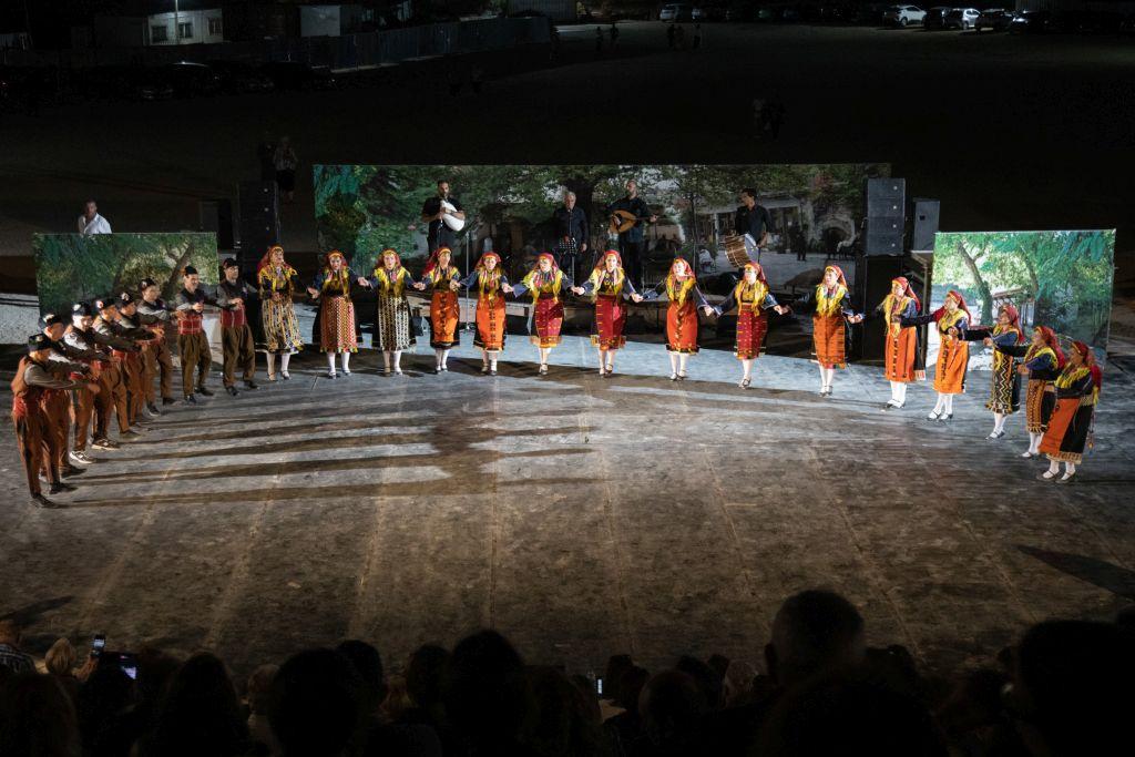 «10ο Συναπάντημα Παραδοσιακών Χορών»: «Αρώματα», σκοποί και χοροί της Μεσογείου στο Θέατρο Πέτρας