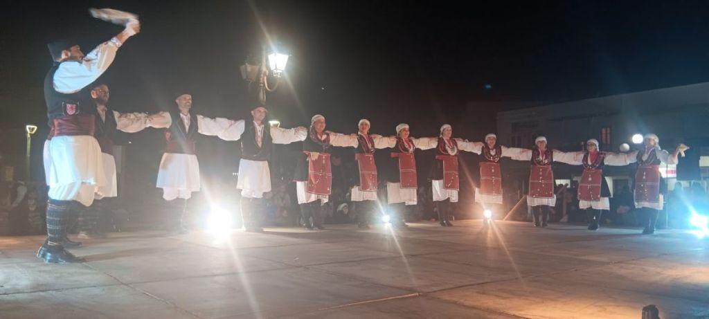 Ενθουσίασε στην Τήνο το τμήμα Παραδοσιακών Χορών