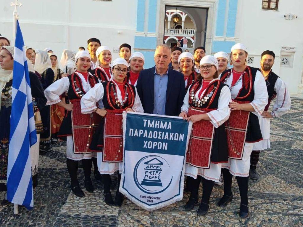 Ενθουσίασε στην Τήνο το τμήμα Παραδοσιακών Χορών
