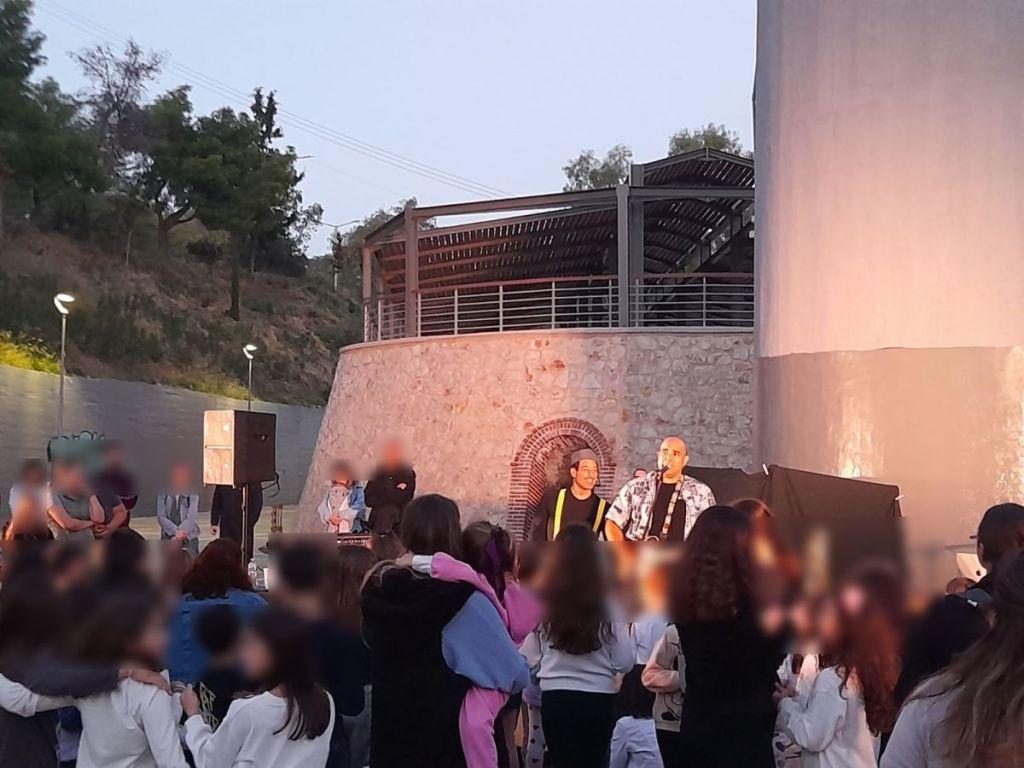 Στο «Παλαιό Ασβεστοκάμινο», με τραγούδια και χαμόγελα, η έναρξη των «Μικρών Βιβλιοεξερευνητών»