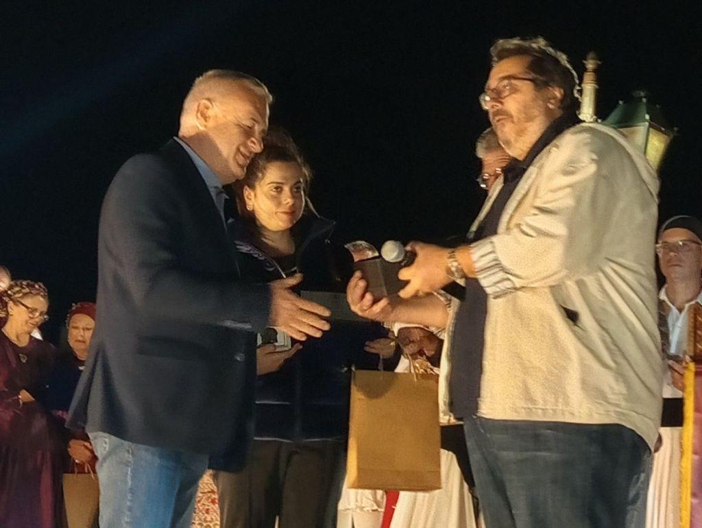 Ενθουσίασε στην Τήνο το τμήμα Παραδοσιακών Χορών