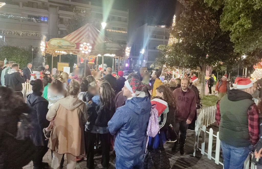 Άνοιξε χθες (18/12) το Χριστουγεννιάτικο χωριό στην Πετρούπολη