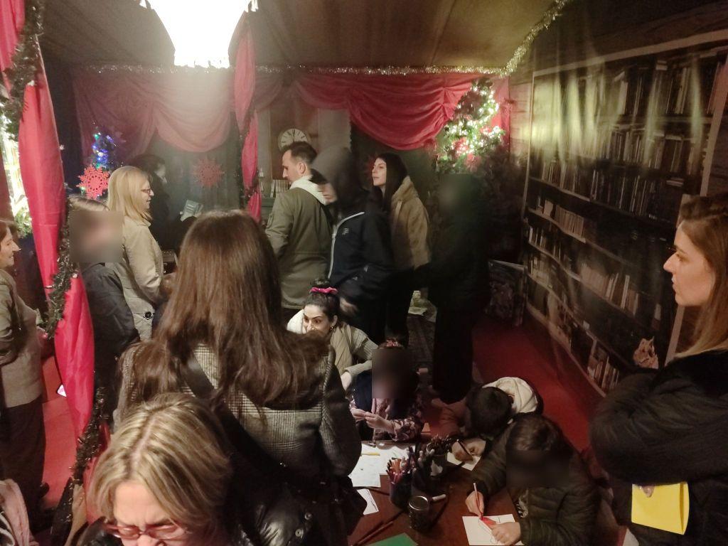 Άνοιξε χθες (18/12) το Χριστουγεννιάτικο χωριό στην Πετρούπολη