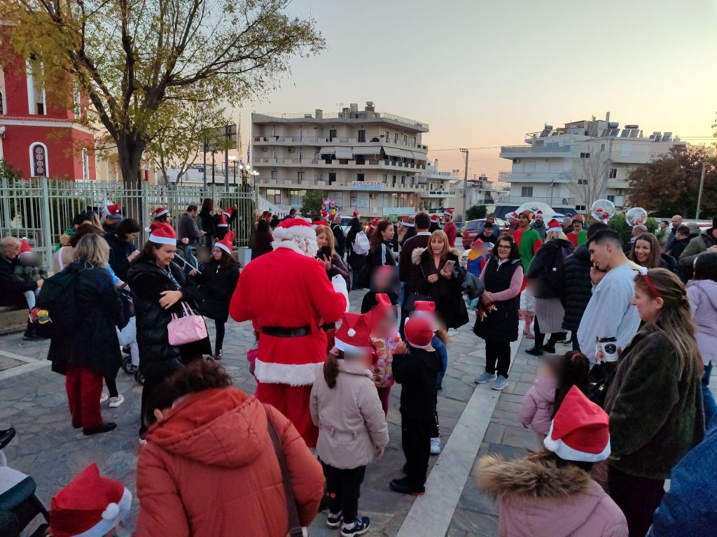 Άνοιξε χθες (18/12) το Χριστουγεννιάτικο χωριό στην Πετρούπολη