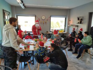 Με πολλά χαμόγελα η χριστουγεννιάτικη γιορτή του τμήματος ΑμεΑ