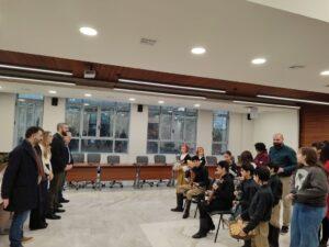 Τα κάλαντα των Χριστουγέννων στον Δήμαρχο και στη Δημοτική Αρχή