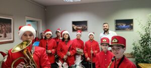 Τα κάλαντα των Χριστουγέννων στον Δήμαρχο και στη Δημοτική Αρχή