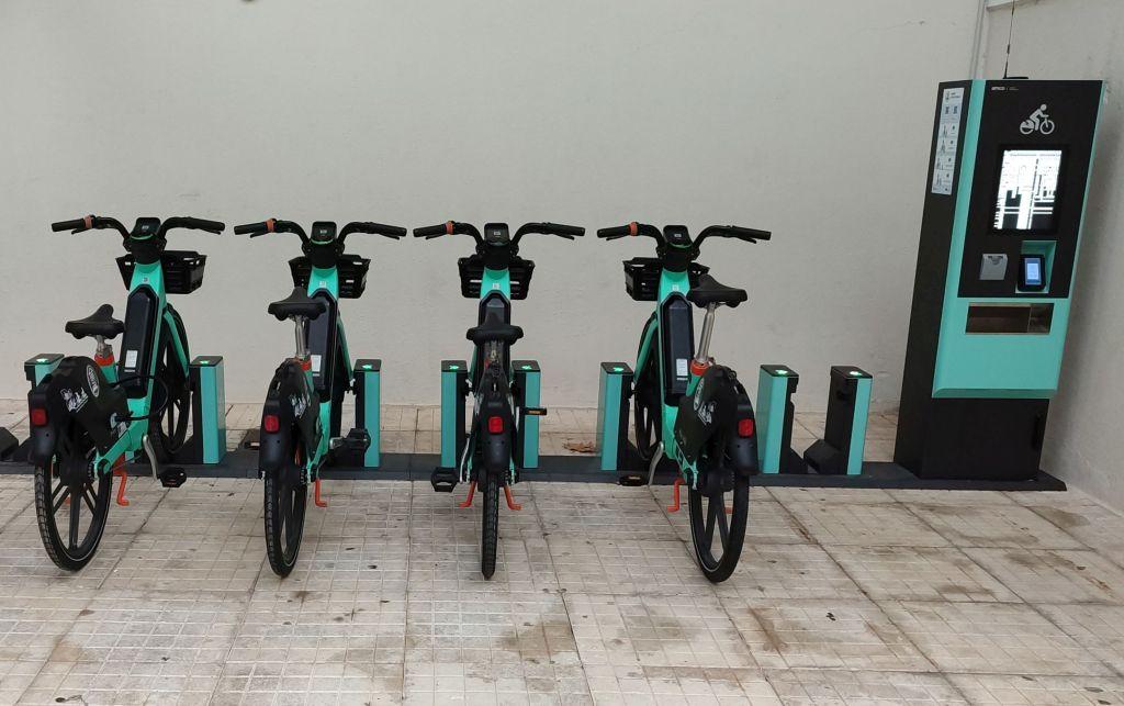 Άρχισε η πιλοτική εφαρμογή του Συστήματος Κοινόχρηστων Ηλεκτρικών Ποδηλάτων