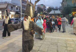 Οι Κουδουνάτοι & η Φιλαρμονική «υποδέχτηκαν» τις Απόκριες Οι Κουδουνάτοι & η Φιλαρμονική «υποδέχτηκαν» τις Απόκριες