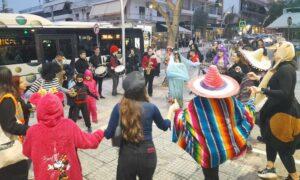 Οι Κουδουνάτοι & η Φιλαρμονική «υποδέχτηκαν» τις Απόκριες Οι Κουδουνάτοι & η Φιλαρμονική «υποδέχτηκαν» τις Απόκριες