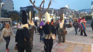 Οι Κουδουνάτοι & η Φιλαρμονική «υποδέχτηκαν» τις Απόκριες Οι Κουδουνάτοι & η Φιλαρμονική «υποδέχτηκαν» τις Απόκριες