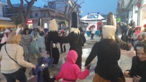 Οι Κουδουνάτοι & η Φιλαρμονική «υποδέχτηκαν» τις Απόκριες Οι Κουδουνάτοι & η Φιλαρμονική «υποδέχτηκαν» τις Απόκριες