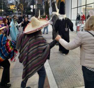 Οι Κουδουνάτοι & η Φιλαρμονική «υποδέχτηκαν» τις Απόκριες Οι Κουδουνάτοι & η Φιλαρμονική «υποδέχτηκαν» τις Απόκριες
