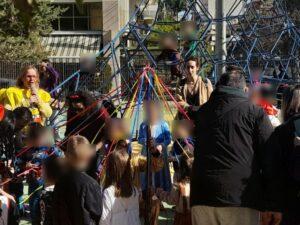 Ξεφάντωσαν οι λιλιπούτειοι μασκαράδες στην παιδική χαρά Αγ. Τριάδας