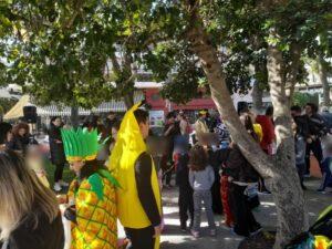 Ξεφάντωσαν οι λιλιπούτειοι μασκαράδες στην παιδική χαρά Αγ. Τριάδας