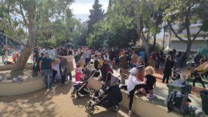 Ξεφάντωσαν οι λιλιπούτειοι μασκαράδες στην παιδική χαρά Αγ. Τριάδας