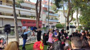 Ξεφάντωσαν οι λιλιπούτειοι μασκαράδες στην παιδική χαρά Αγ. Τριάδας