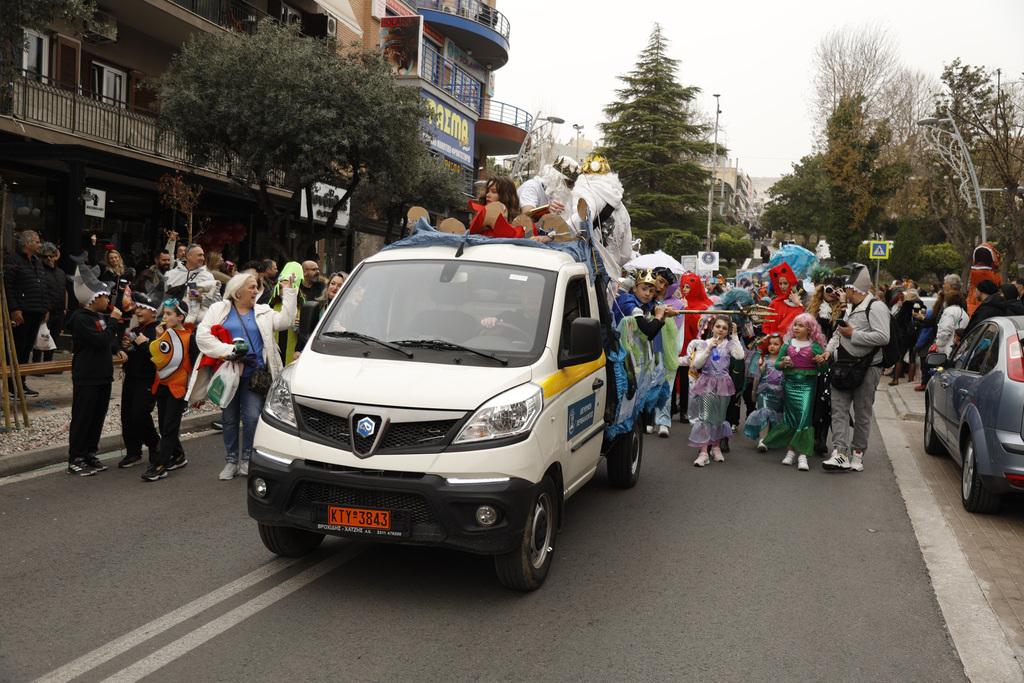 Απόκριες στην Πετρούπολη 2026: Ξεφάντωμα μικρών και μεγάλων στην παρέλαση και στην πλατεία «Ηρώ»