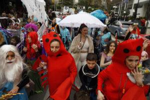 Απόκριες στην Πετρούπολη 2026: Ξεφάντωμα μικρών και μεγάλων στην παρέλαση και στην πλατεία «Ηρώ»