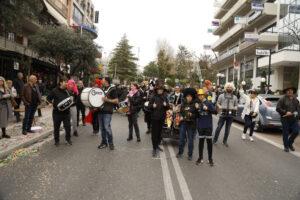 Απόκριες στην Πετρούπολη 2026: Ξεφάντωμα μικρών και μεγάλων στην παρέλαση και στην πλατεία «Ηρώ»