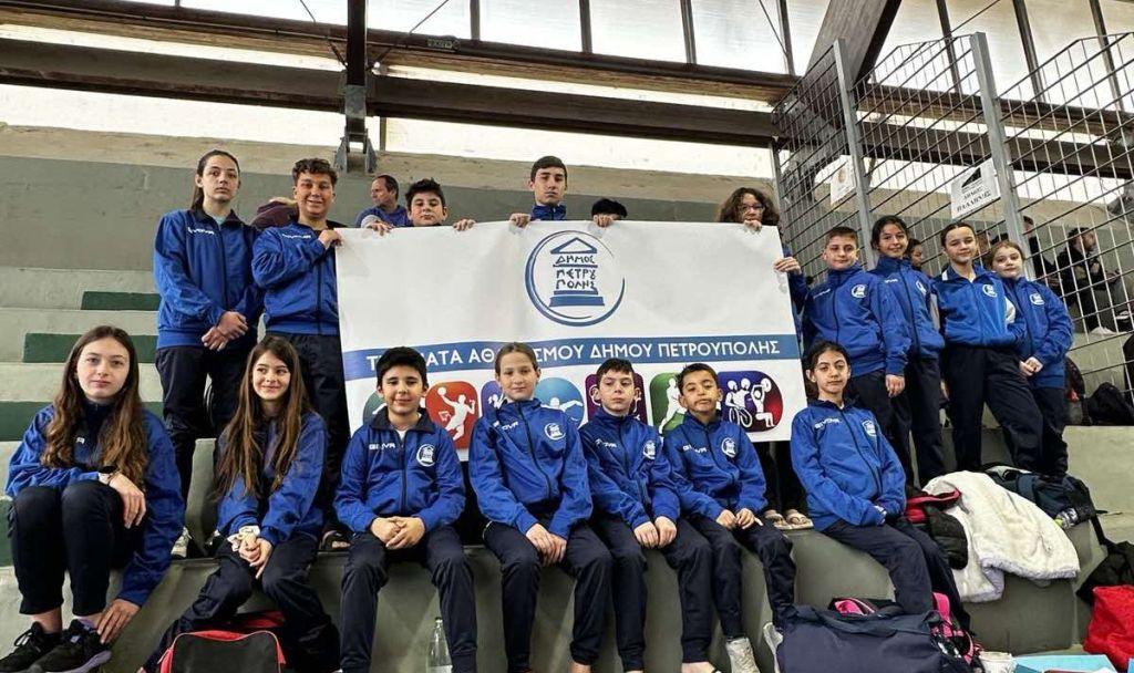 Έξι μετάλλια κατέκτησε η ομάδα του Δήμου Πετρούπολης στους 8ους Διαδημοτικούς Αγώνες Κολύμβησης