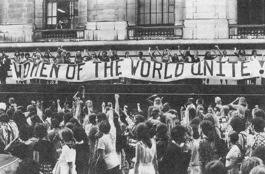 Β. Σίμος: «Ημέρα τιμής για όλες τις γυναίκες»