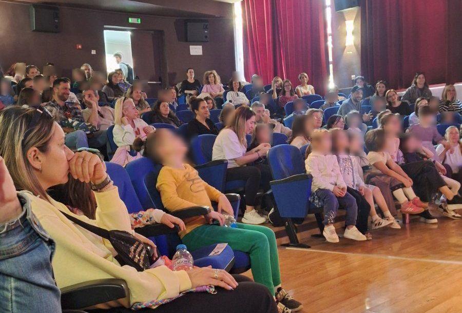 Οι «Μικροί Βιβλιοεξερευνητές»... βούτηξαν σε μελωδικά νερά