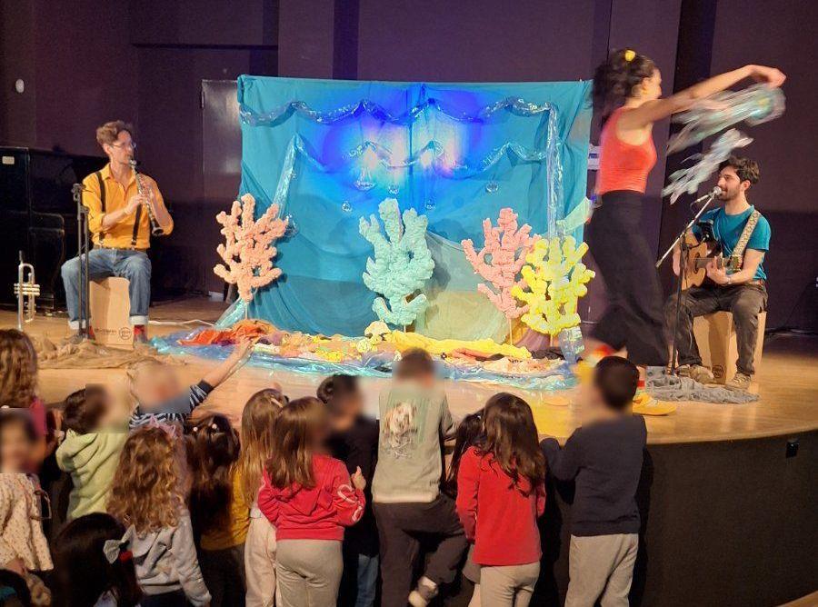 Οι «Μικροί Βιβλιοεξερευνητές»... βούτηξαν σε μελωδικά νερά