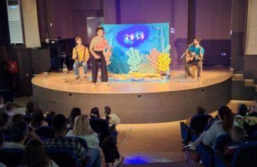 Οι «Μικροί Βιβλιοεξερευνητές»... βούτηξαν σε μελωδικά νερά