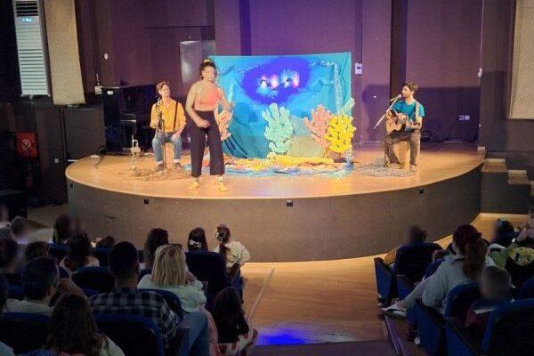 Οι «Μικροί Βιβλιοεξερευνητές»... βούτηξαν σε μελωδικά νερά