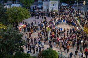 Μια μεγάλη χορευτική παρέα γλέντησε χθες (29/4) στην πλατεία «Ηρώ»