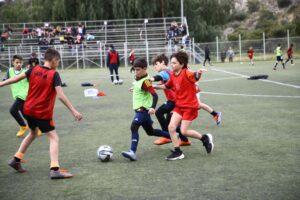 Ε.Π.Ο. και Δήμος έκαναν πετυχημένη «Πάσα στα θρανία» στην Πετρούπολη