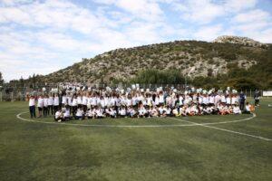 Ε.Π.Ο. και Δήμος έκαναν πετυχημένη «Πάσα στα θρανία» στην Πετρούπολη