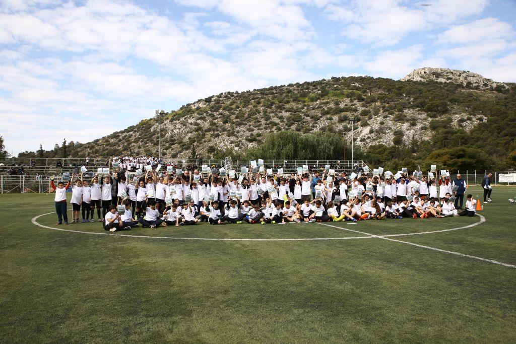 Ε.Π.Ο. και Δήμος έκαναν πετυχημένη «Πάσα στα θρανία» στην Πετρούπολη