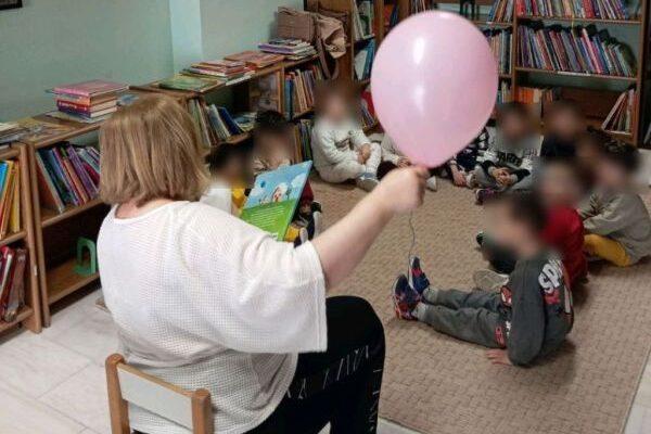 Στη Βιβλιοθήκη τα παιδιά των Δημοτικών Παιδικών Σταθμών Στη Βιβλιοθήκη τα παιδιά των Δημοτικών Παιδικών Σταθμών