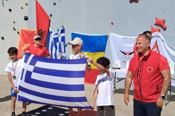 Συγχαρητήρια Δημάρχου & Δ.Σ. Πετρούπολης στον Πεζοπορικό Ορειβατικό Σύλλογο