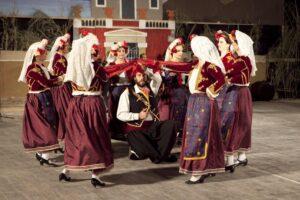 Τμήμα Παραδοσιακών Χορών Δήμου Πετρούπολης: Μισός αιώνας πολιτιστικής και λαογραφικής προσφοράς!